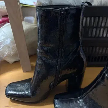 블랙 광택 숏부츠