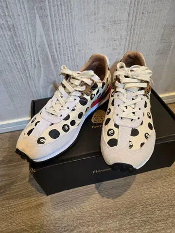 새상품 Flower MOUNTAIN 스니커즈 24.0cm