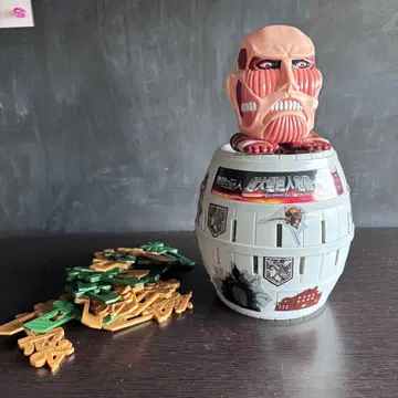 타카라토미 진격의 거인 초 대형 거인 위기일발 검은 수염 위기일발