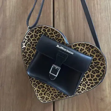 닥터마틴 하트 모양 숄더백, 백팩으로도 활용 가능!