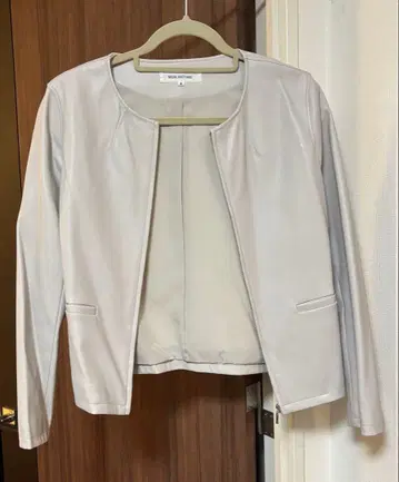 내추럴 뷰티 베이직 가죽 자켓 화이트