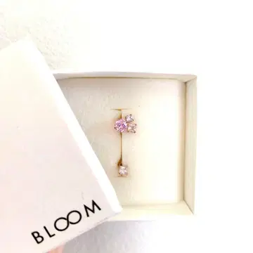 미사용 새상품 BLOOM 플라워 디자인 핑크 크리스탈 귀걸이