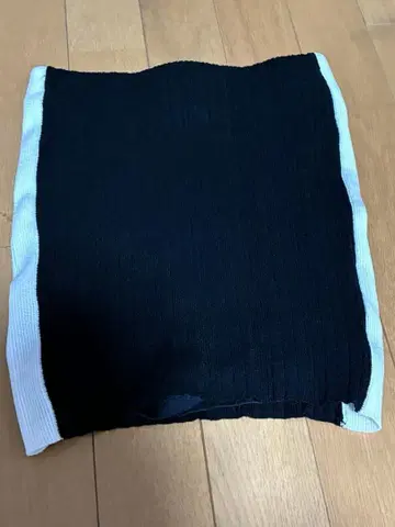 GYDA 사이드 라인 니트 스커트