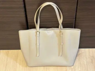 토트백 베이지 계열 심플한 디자인