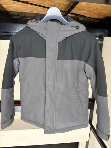 유나이티드 애로우즈 그레이 다운 자켓 후드 부착