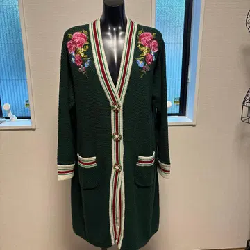 미사용 슈퍼 뷰티 아우라보 꽃무늬 자수 비쥬 버튼 가디건