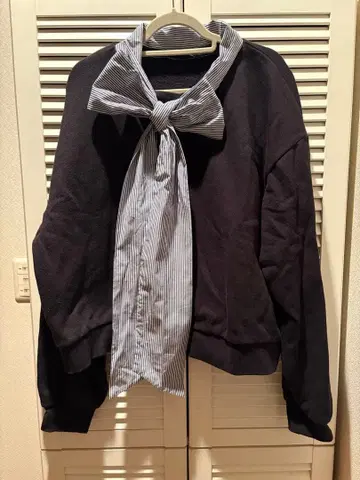 ZARA 스트라이프 리본 포함 맨투맨 속기모