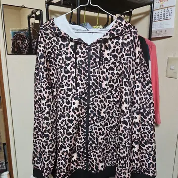 레오파드 무늬 후드 부착 후드티