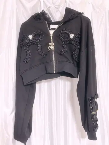 LIZLISA 프릴 리본 크롭 후드티 (택 포함)