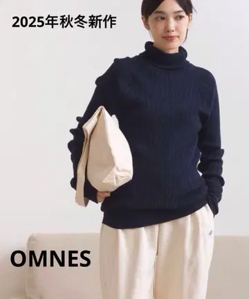 랜덤 골지 터틀넥 소매 주름 긴팔 니트 네이비