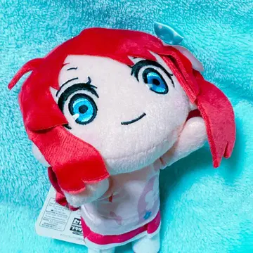 좀비랜드 사가 누워있는 봉제 인형 사쿠라