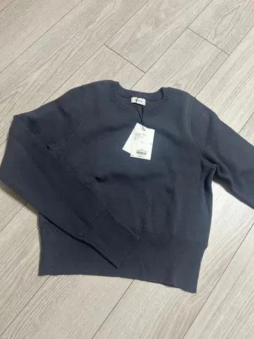 apart by 숏 풀오버