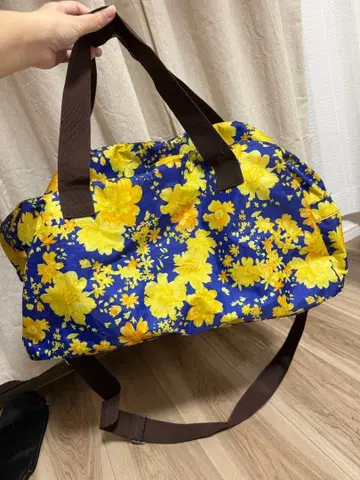 꽃무늬 여행 가방