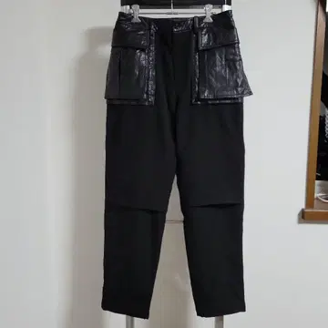 Juun.J 울 인조 가죽 카고 팬츠