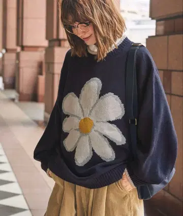 네이비 꽃무늬 니트 스웨터 긴팔