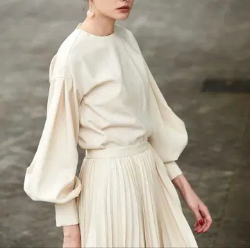 트루 바이 마리코 오이카와 볼륨 슬리브 블라우스