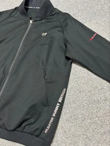 MASTER BUNNY EDITION 블랙 자켓 1