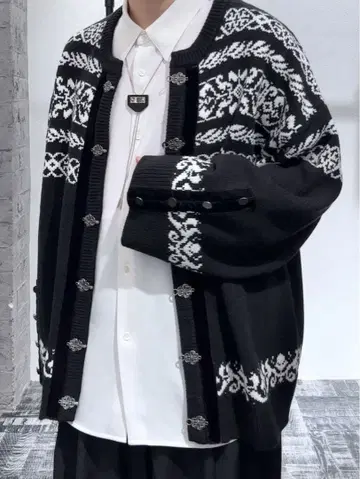 벨벳 라인 노르딕 가디건 HARE 하레 상의 니트 퍼플