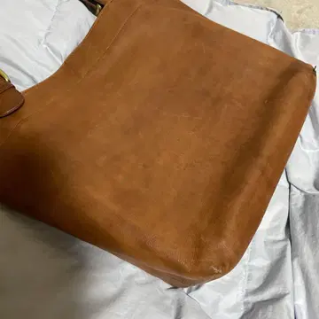 브라운 가죽 토트형 숄더백