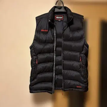 Marmot 800필 블랙 다운 베스트