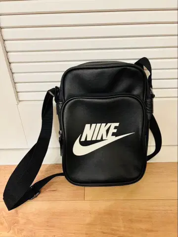 Nike 블랙 숄더백 미사용 새상품