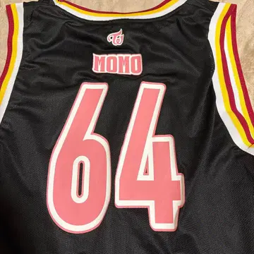 TWICE MOMO 유니폼