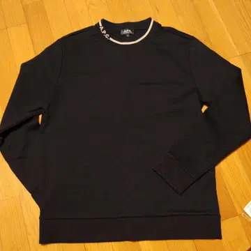 A.P.C. 넥 로고 맨투맨 트레이닝복 블랙 L