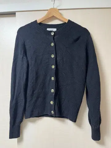 블랙 버튼 가디건