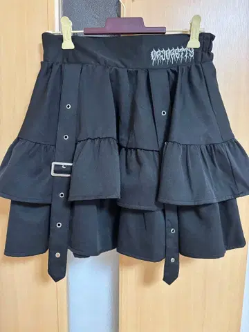 지뢰계 양산형 플레어 스커트 블랙 LL