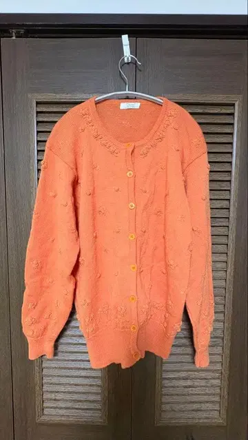 오렌지색 긴팔 가디건 구제 의류