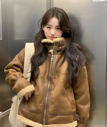 브라운 무스탕 코트