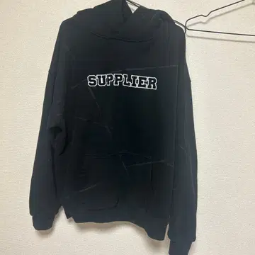 SUPPLIER 로고 블랙 후드티