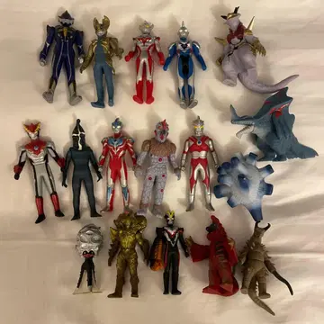울트라맨 시리즈 피규어 세트 17체
