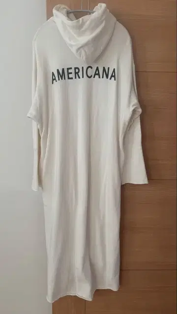 아메리카나 속기모 후드티 원피스 화이트
