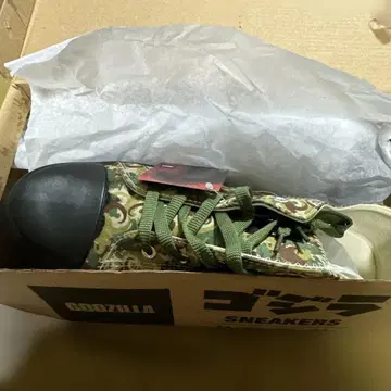 레어 고질라 카모 패턴 스니커즈