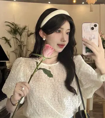 [ 완판템 ] cham. 볼륨 소매 플라워 상의