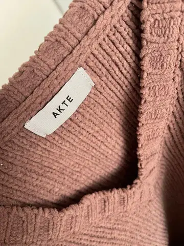 AKTE 니트