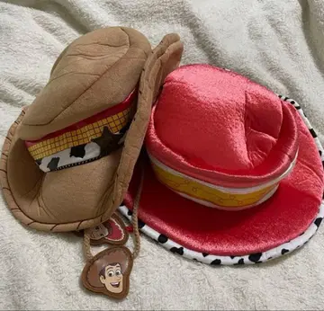 토이 스토리 우디와 제시의 모자 세트