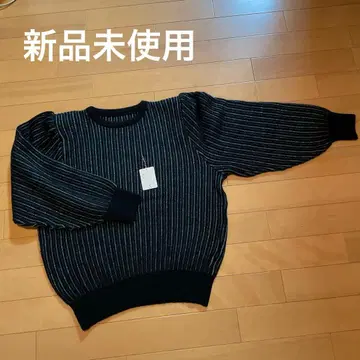 블랙과 실버 스트라이프 긴팔 니트