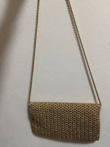 골드 뜨개질 숄더백