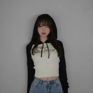 andmary Letter mary logo tops