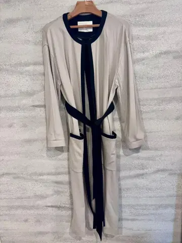 그레이스 콘티넨탈 노카라 파이핑 코트