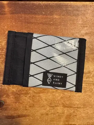 WINDY AND RAINY 미니 지갑 그레이 블랙