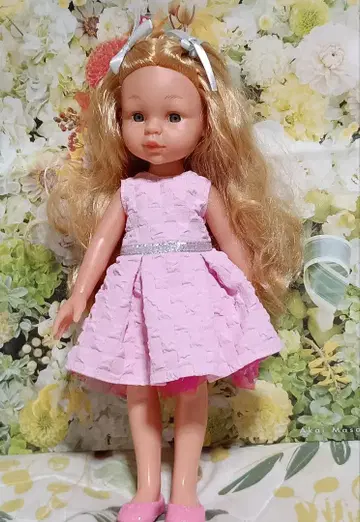 핑크 드레스의 금발 인형 파올라레이나풍 중고품
