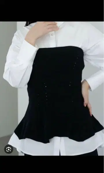 새상품 메종 드 돌체 플레어 니트 뷔스티에 블랙