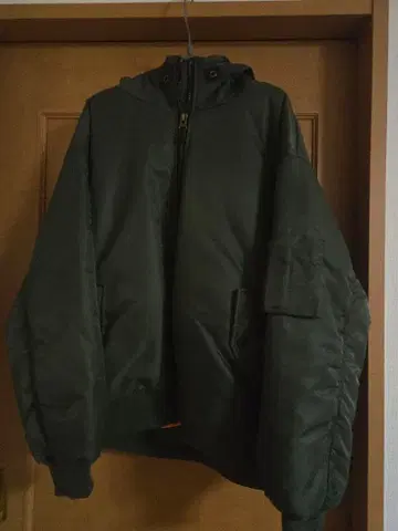 올리브 그린 MA-1 패딩 자켓