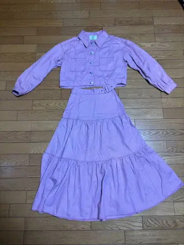 핑크 셋업 크롭 자켓과 롱 스커트