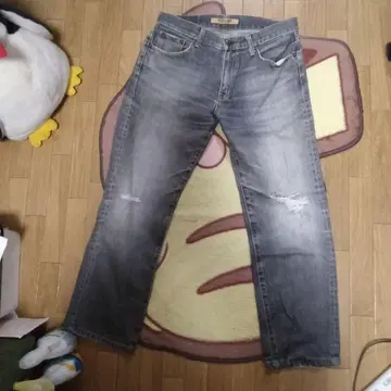 데미지 가공 다크 그레이 스트레이트 청바지