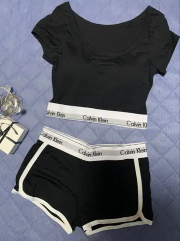 캘빈 클라인 블랙 셋업 M 사이즈