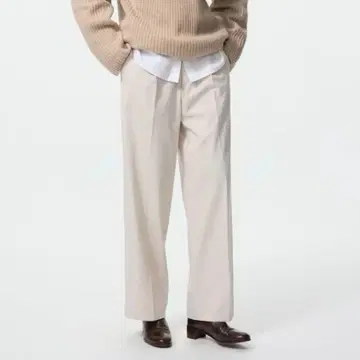 UNIQLO 턱 와이드 팬츠 화이트